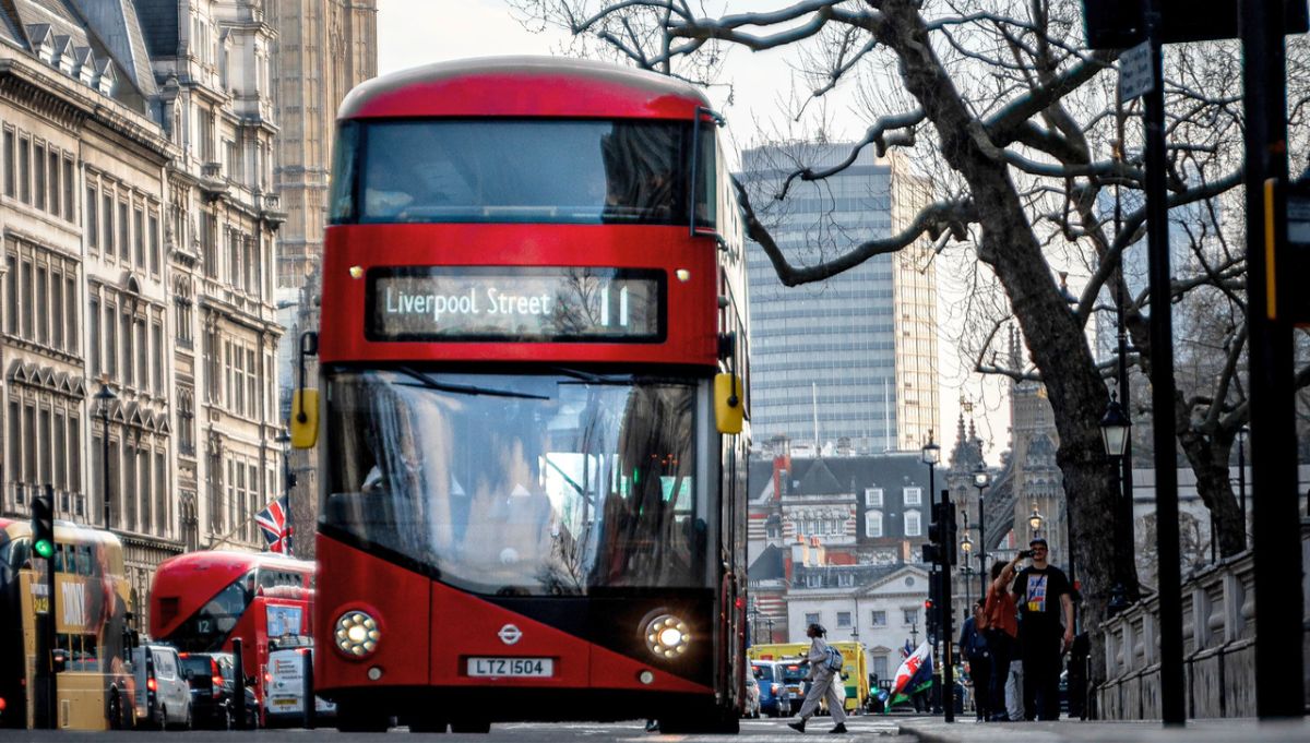 Giro turistico sull'autobus numero 26 di Londra £1.75