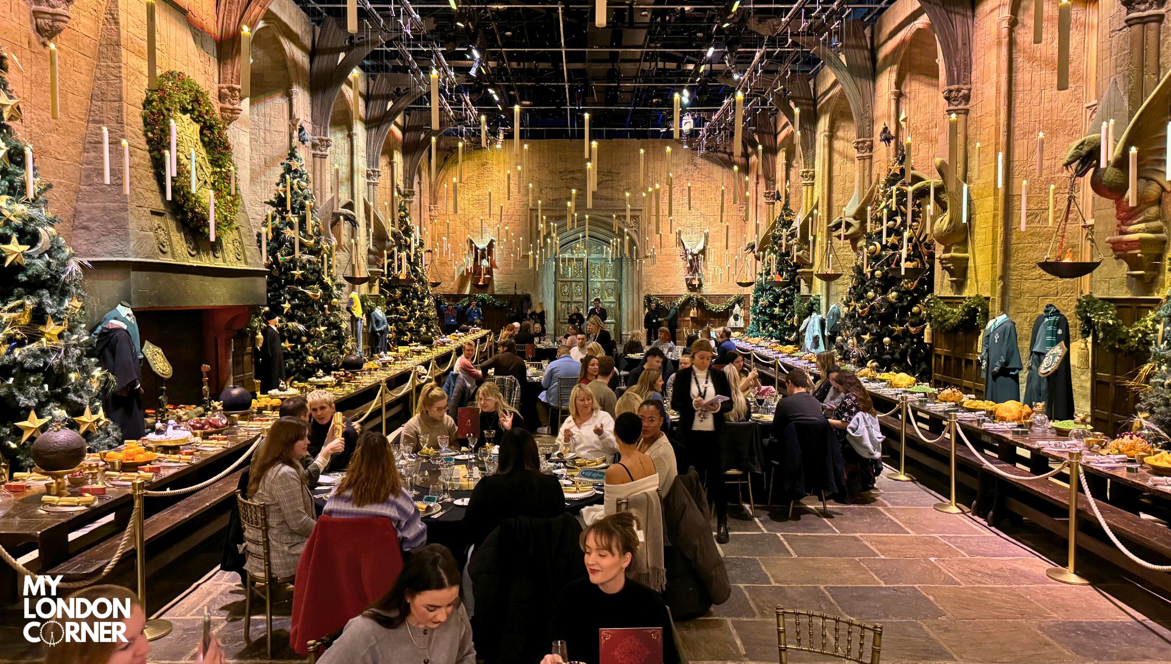 Cena di Natale nella Sala Grande di Hogwarts