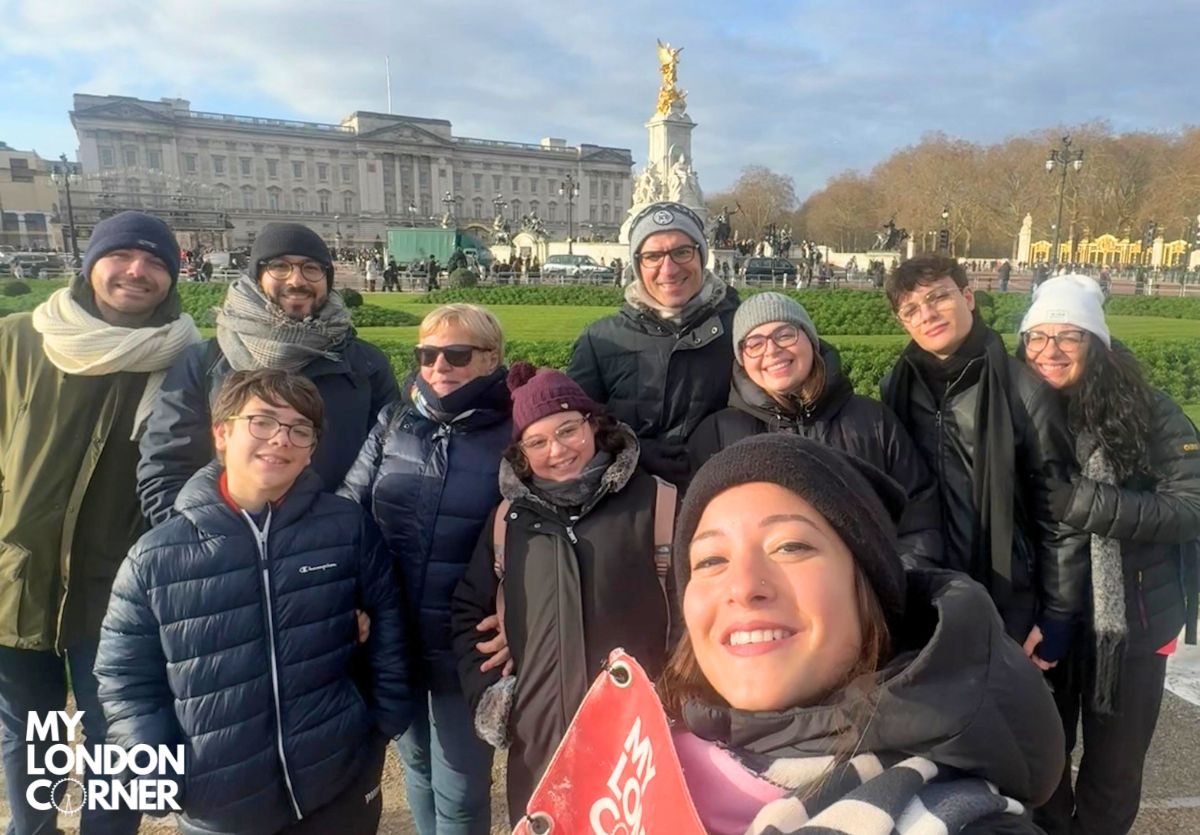 Tour Classico a Piedi di Londra con Guida Italiana - foto 3 (Fuori la stazione metropolitana "Green Park", Statue of Goddess Diana, SW1A 1RD)