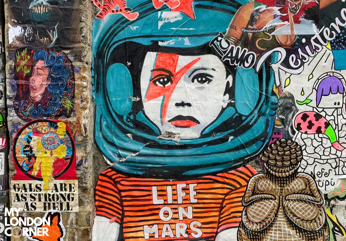 Tour Street Art a Londra a Piedi con Guida Italiana - foto 5 (Fuori dalla stazione metropolitana di Aldgate East, Davanti al negozio Paddy Power, E1 1BY)