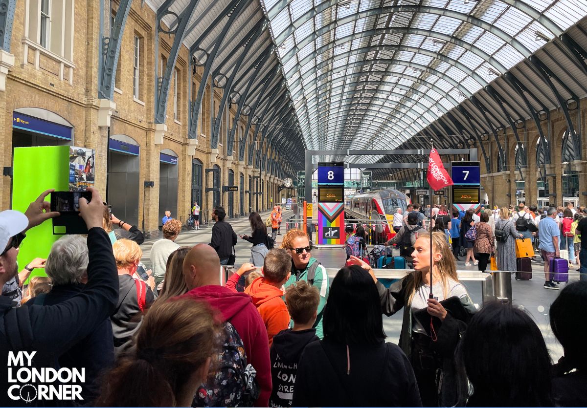 Tour di Harry Potter a Londra a Piedi con Guida Italiana - foto 5 (Fuori dalla stazione metropolitana "St. Paul's", davanti Caffè Nero, EC4M 8AD)
