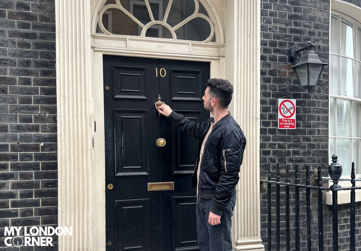 Tour Londra Instagrammabile a Piedi con Guida Italiana - foto 2 (Piccadilly Circus, davanti Hard Rock Cafe, W1J 9HR)