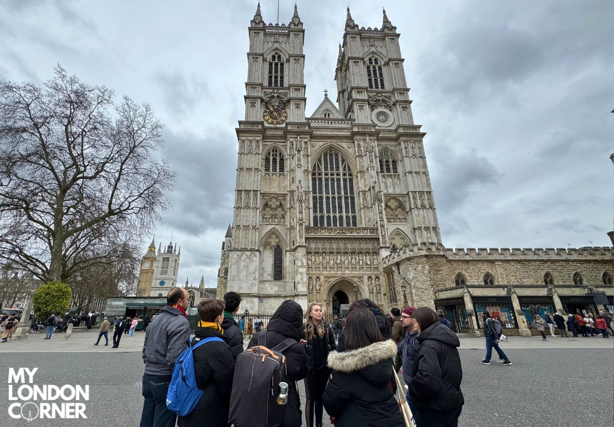 Tour Classico a Piedi di Londra con Guida Italiana - foto 6 (Fuori la stazione metropolitana "Green Park", Statue of Goddess Diana, SW1A 1RD)