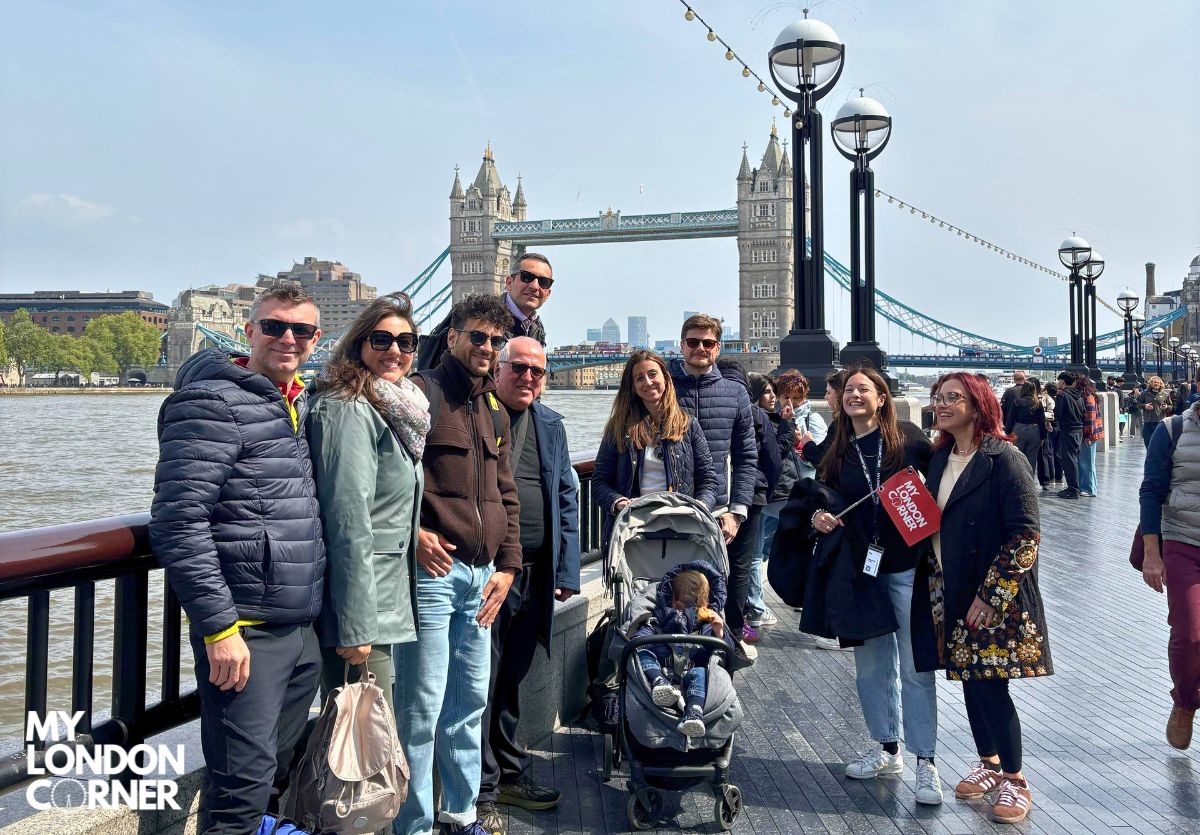 Tour Classico a Piedi di Londra con Guida Italiana - foto 2 (Fuori la stazione metropolitana "Green Park", Statue of Goddess Diana, SW1A 1RD)